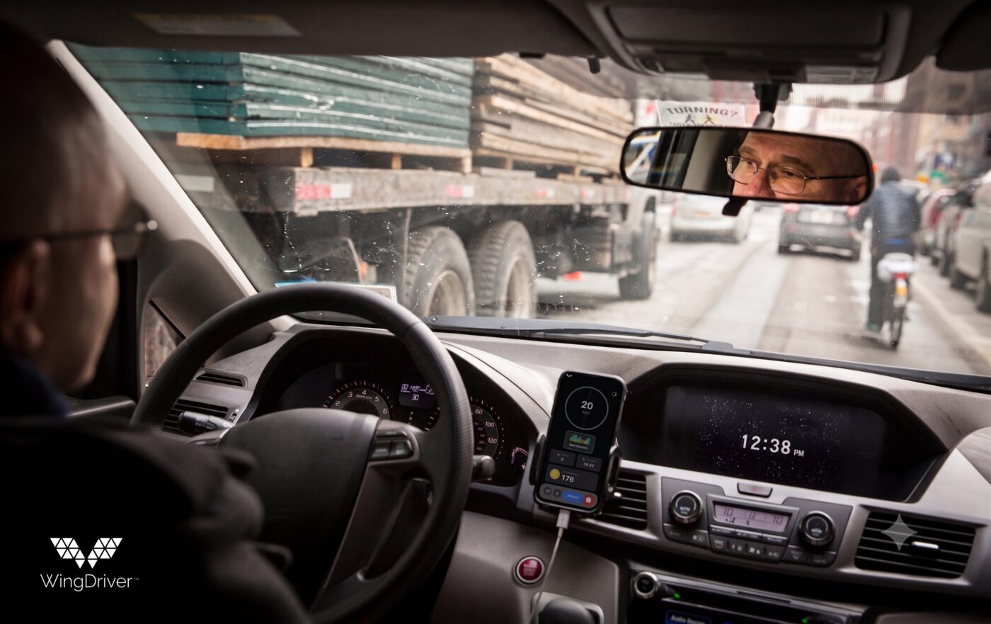 Ridehailing driver with WingDriver mounted on the phone